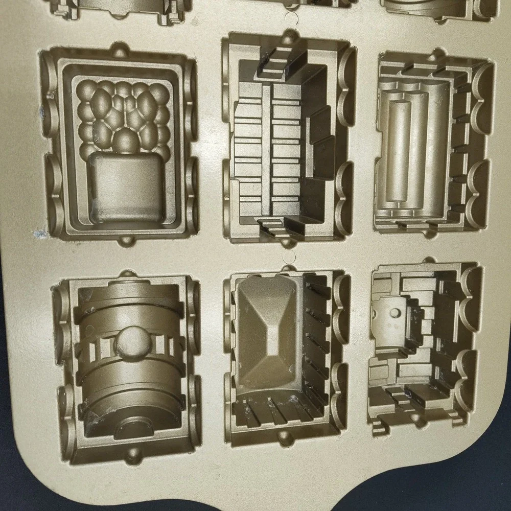 NORDIC WARE Train Cake Pan Choo‎ Choo 9-Car Duty 5 Cups Functions Great 📸👀📏